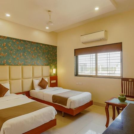 Magnus Square Business Hotel Near Pune Airport Kharadi Екстериор снимка