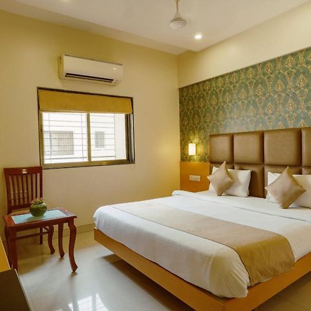 Magnus Square Business Hotel Near Pune Airport Kharadi Екстериор снимка