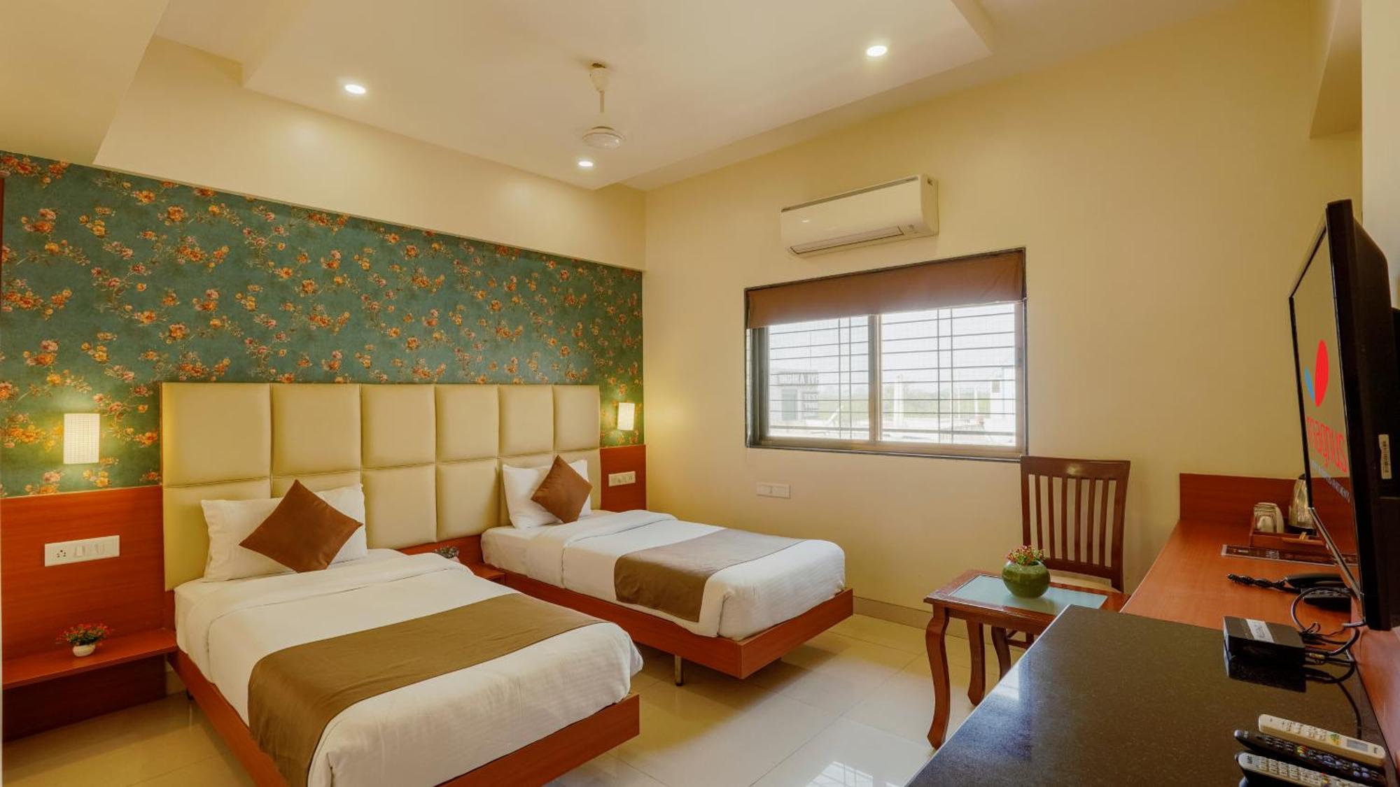 Magnus Square Business Hotel Near Pune Airport Kharadi Екстериор снимка